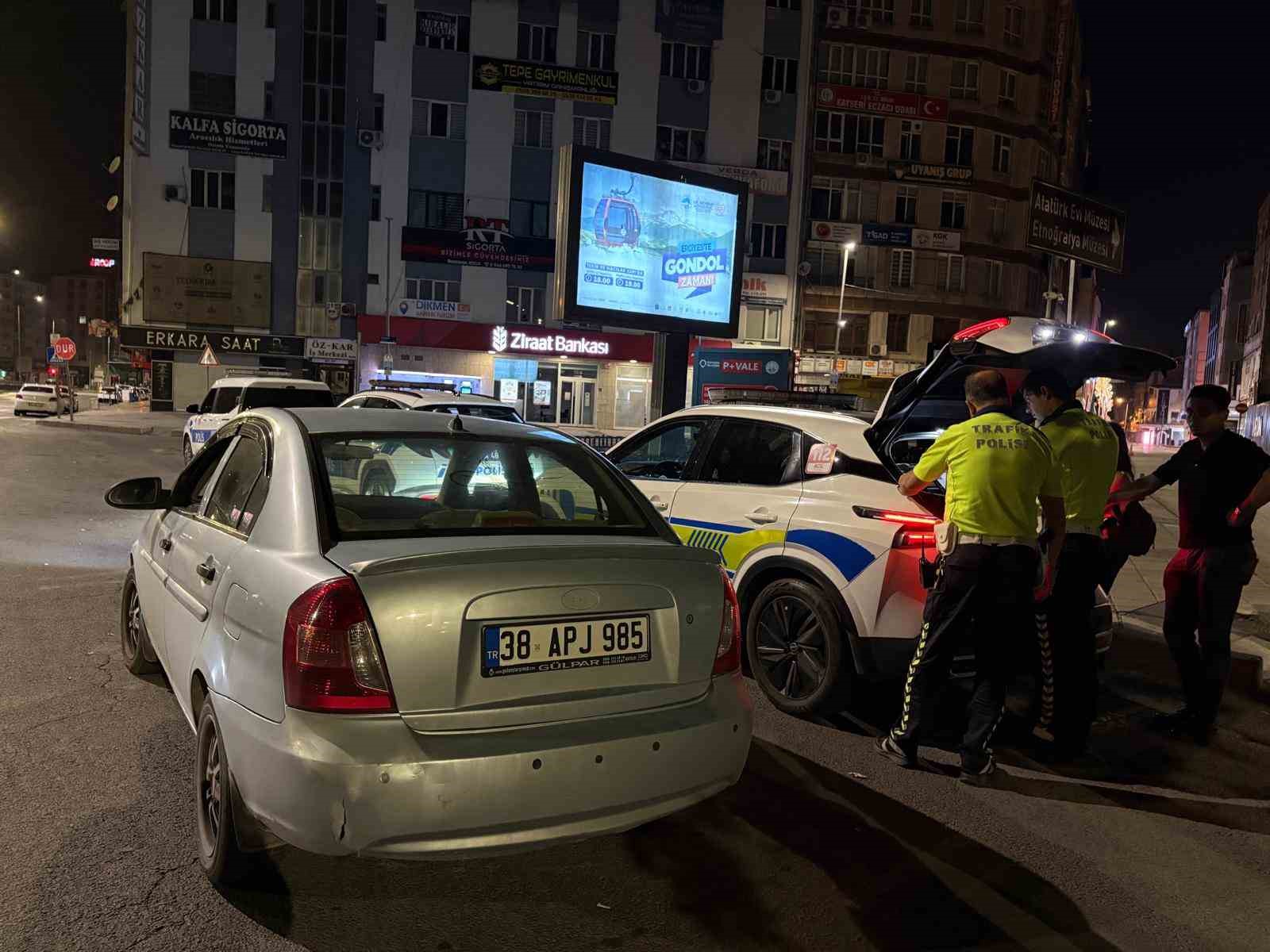 kayseri-de-korsan-taksicilik-yapan-surucuye-100-bin-tl-para-cezasi