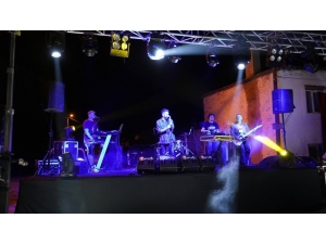Karmakeş Band Küçükköy’ü Şenlendirdi