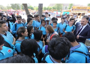 Gaziantep Büyükşehir Belediyesi "4’üncü Gaziantep Kitap Ve Kültür Günlerine" Büyük İlgi