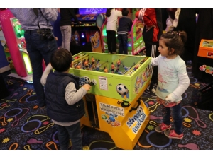 Yetim Çocuklar Sinema İle Buluşturuldu