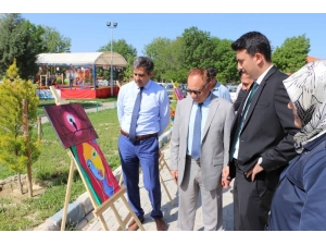 Öğrencilerinden Resim Sergisi