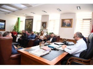 Genç İzmitliler, Başkan Üzülmez’i Ziyaret Etti