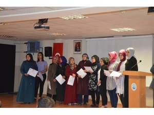 Kursiyerlerin Sertifika Sevinci