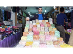 Türbeyi Ziyarete Gelenler Tonlarca Şeker Alıyor