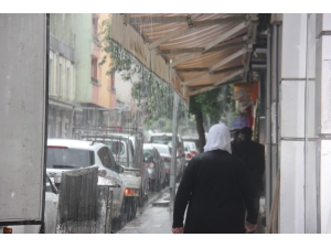 Bingöl’de Sağanak Yağış Etkili Oldu