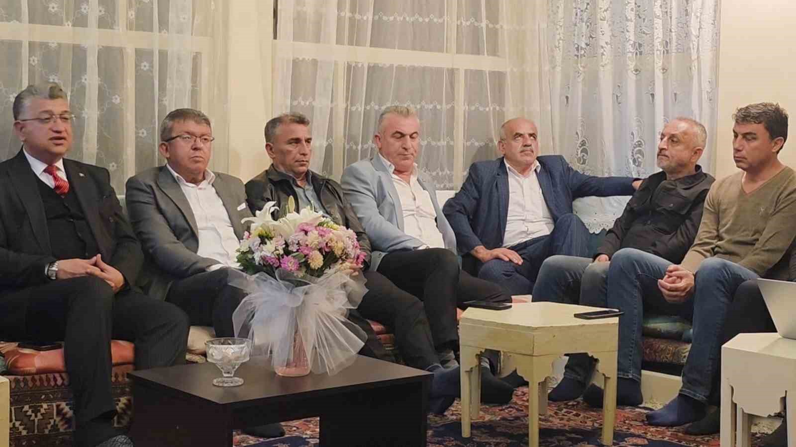 kutahya-da-merhum-ressam-ahmet-yakupoglu-nun-evinde-ahi-gecesi-duzenlendi