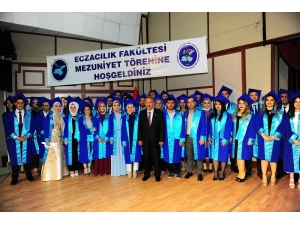 Van Yyü Eczacılık Fakültesi İlk Mezunlarını Verdi