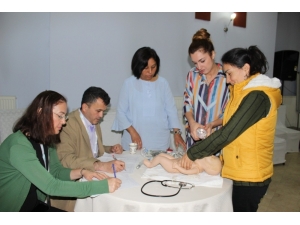 Bebek Ölümlerinin Önlenmesi Amacıyla Yenidoğan Canlandırma Eğitimi Düzenlendi