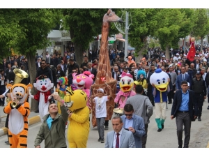 Van’da ‘Akdamar Çocuk Ve Gençlik Tiyatroları Şenliği’ Başladı