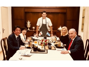 İsrail’in, Abe’ye "Ayakkabılı Tatlı" Ayıbı