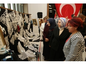 Kâğıdı Sanata Dönüştüren, El Emeği Göz Nuru Eserler Sergiledi