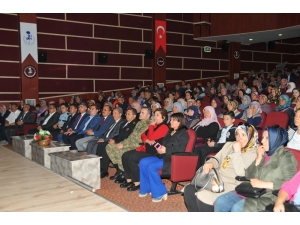 Okuryazarlık Seferberliği Projesinde Kursa Katılanlara Sertifika