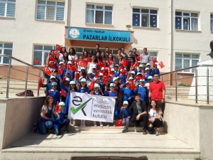Anadolu Üniversitesi Öğrencilerinden Pazarlar İlkokulu’na Yardım Eli