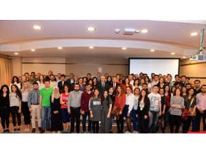 Öğrenciler Başarı Belgelerini Rektör Gündoğan’ın Elinden Aldılar