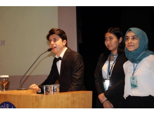 İhlas Koleji Öğrencisi Hasmun18’de Komite Başkanı Oldu