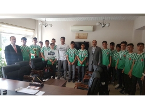 Kaymakam Güven, Manisa’nın İlk Ödüllü Çim Hokey Takımını Ağırladı