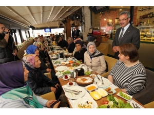 Başkan Köşker Anneler İle Bir Araya Geldi