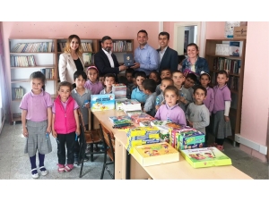 Eğitim-bir-sen’den Öğrencilere Kitap Yardımı