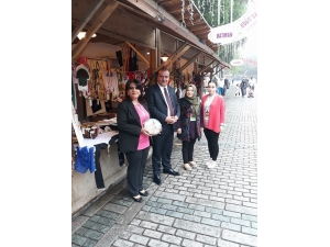 Başkan Uçar, ‘Doğu’dan İstanbul’a Kadın Eli’ Sergisini Ziyaret Etti