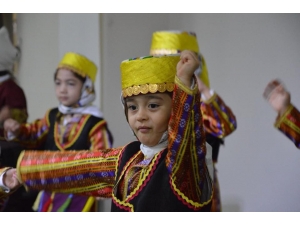 Minik Yürekler Anneler Gününü Kutladı