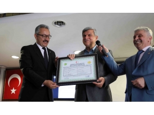 Öğrencilerden Başkan Karaosmanoğlu’na Çevre Kulübü Diploması