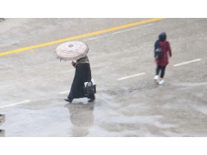 Elazığ’da Sağnak Ve Dolu Yağışı