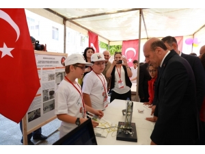Vali Çiftçi, Cumhuriyet Ortaokulunda Bilim Fuarına Katıldı