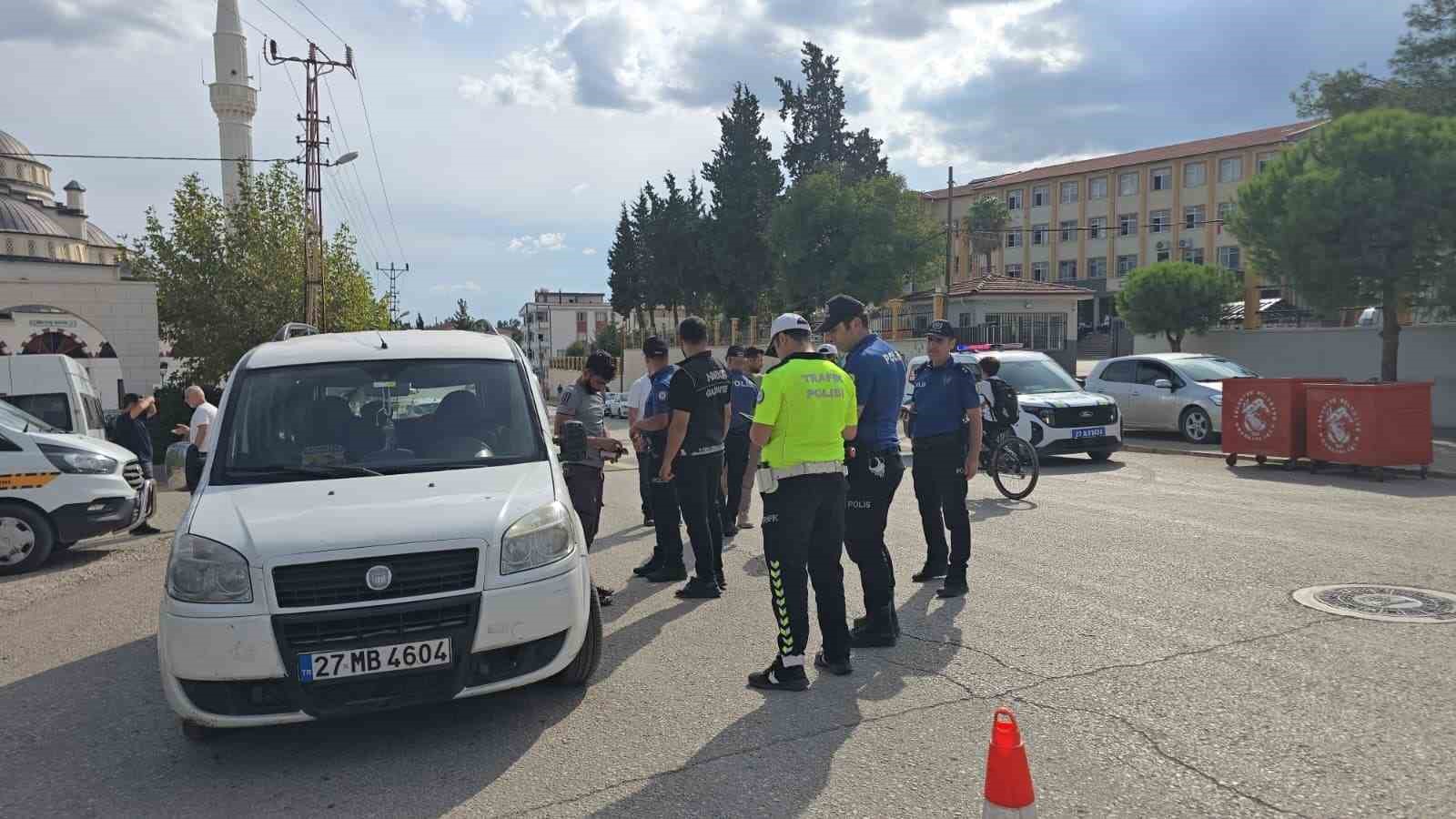 gaziantep-te-okul-cevrelerinde-asayis-uygulamasi-yapildi