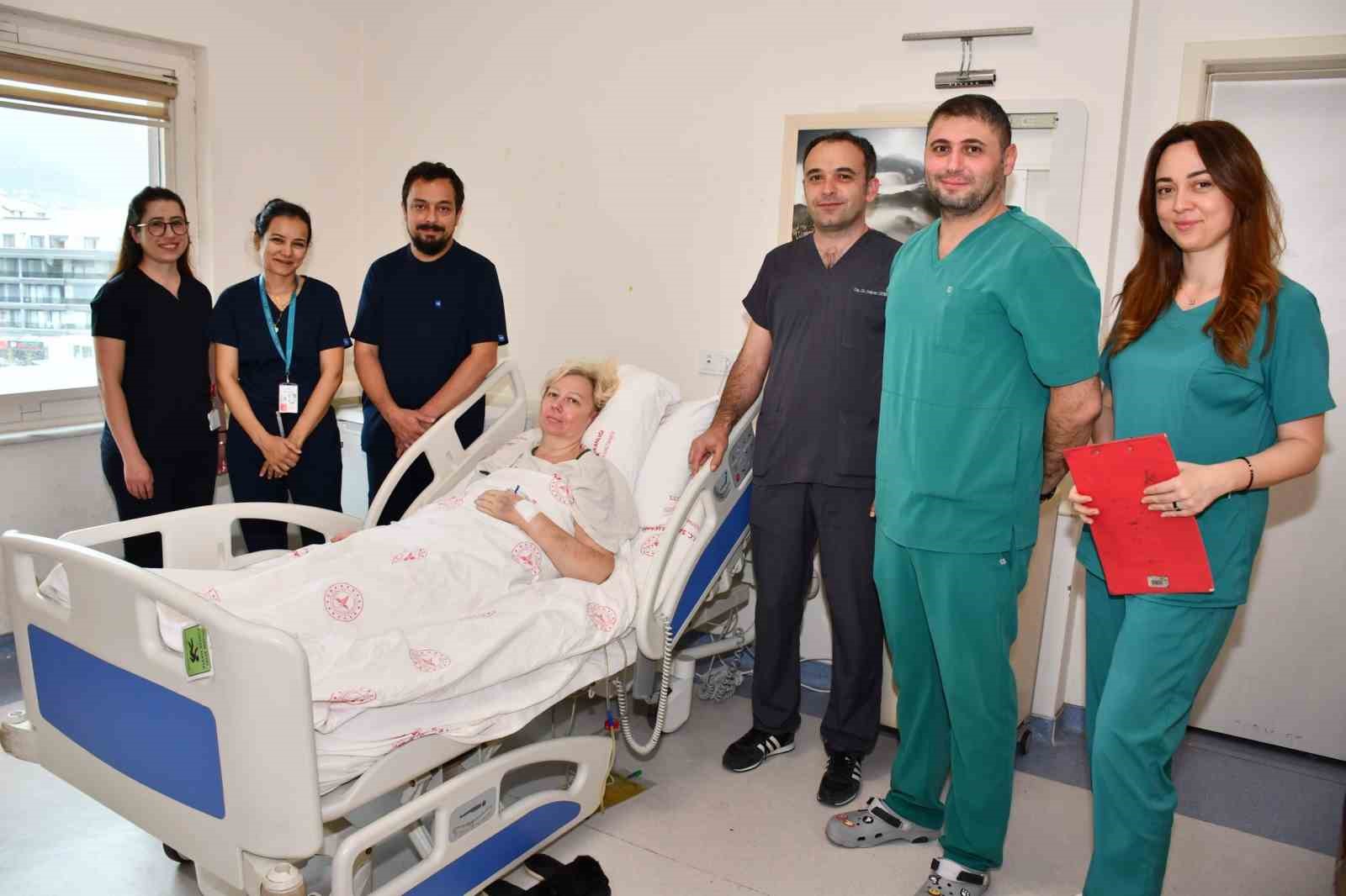 karnindan-12-kilogramlik-yumurtalik-kitlesi-cikarildi
