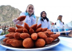 Üniversitelilerden 2. Sokak Lezzetleri Şöleni