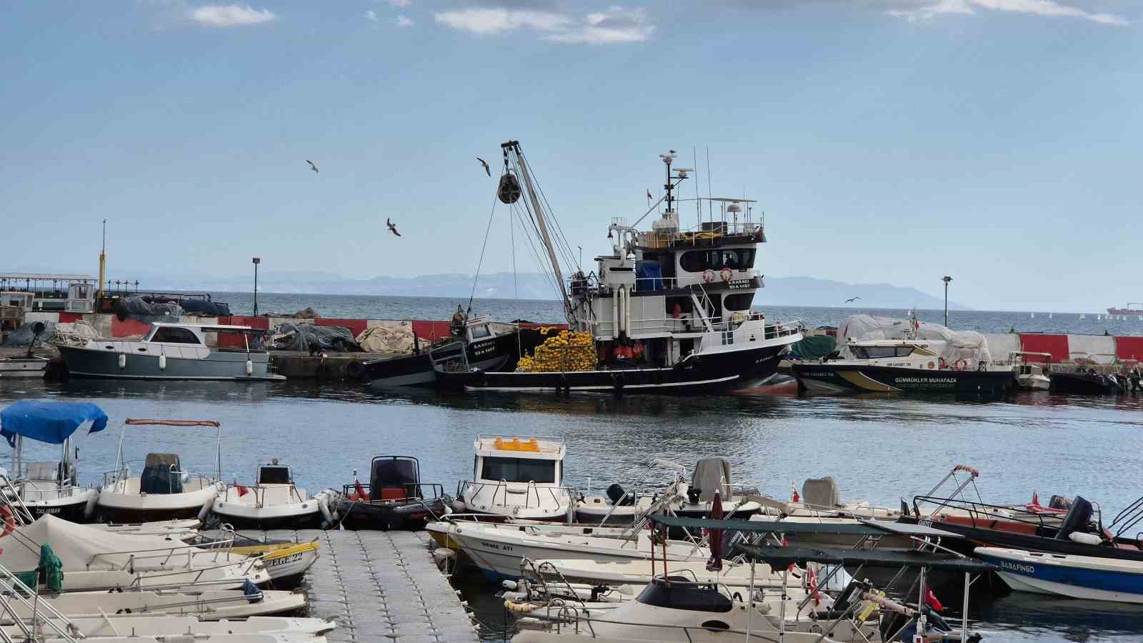 marmara-denizi-ulasimina-poyraz-engeli