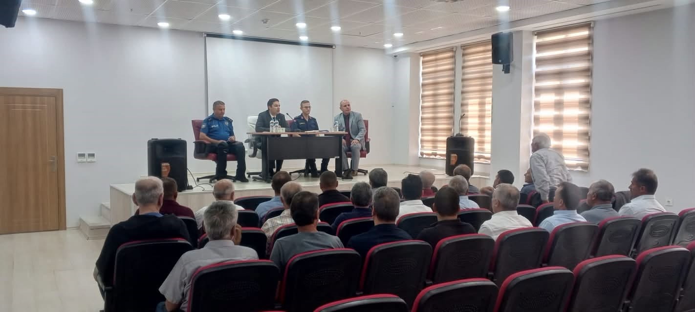 aydintepe-de-muhtarlarla-istisare-toplantisi-yapildi-pazar-esnafi-ziyaret-edildi