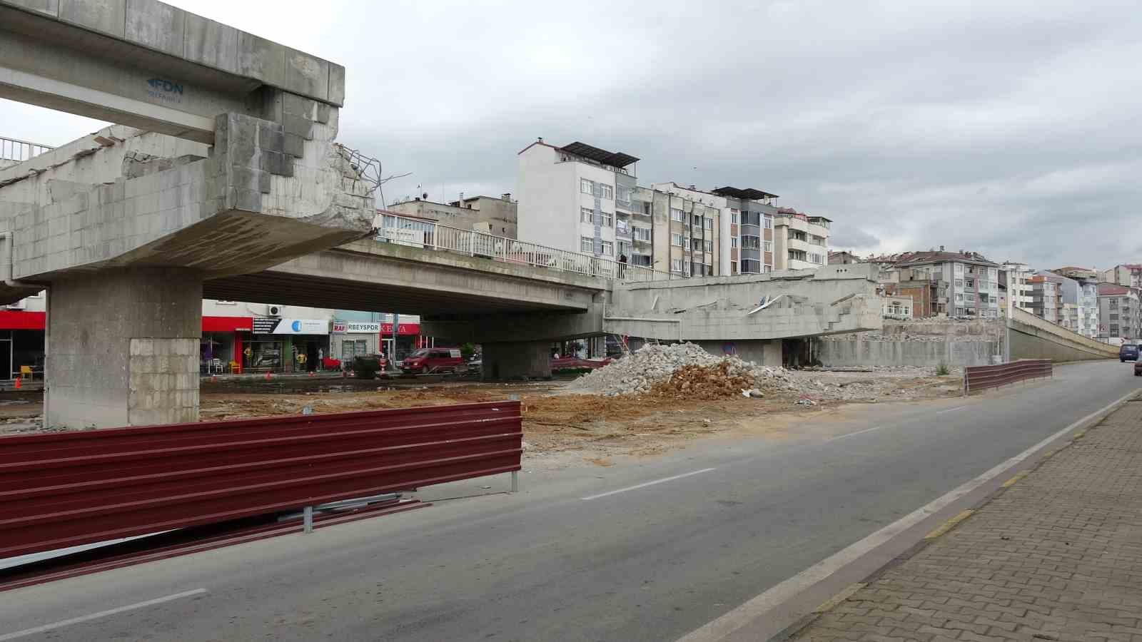 trabzon-da-resadiye-viyadugunde-yikim-calismalari-suruyor