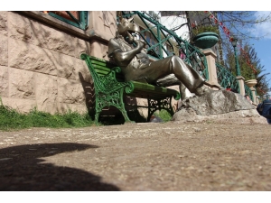 Eşek Heykeli De Fayda Etmedi