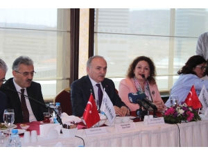 Bakan Özlü: "İçinde Kadın Emeği Yoksa Hiçbir Başarı Hikayesi Yazılamaz"