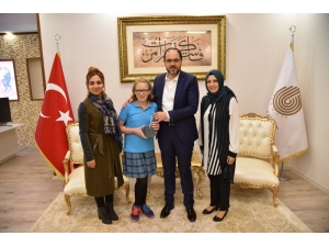 Başiskele’nin Başarılı Öğrencileri Başkan Ayaz’ı Ziyaret Etti