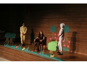 Nevü’de Çocuk Tiyatrosu Sergilendi