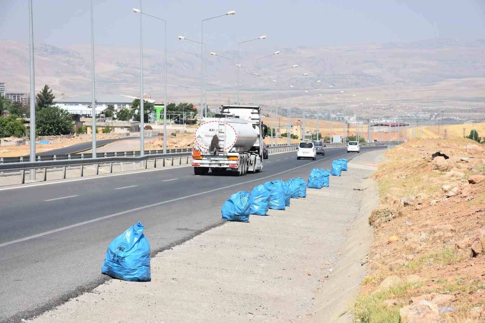 siirt-te-cevre-yolunda-kapsamli-temizlik-mesaisi