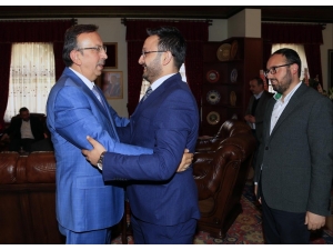 Ak Parti Heyeti Belediye Başkanı Seçen’e Hayırlı Olsun Ziyaretinde Bulundu