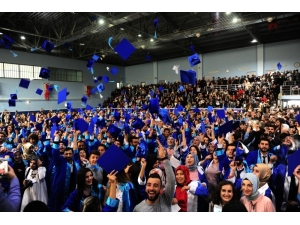 Yyü’de Mezuniyet Sevinci