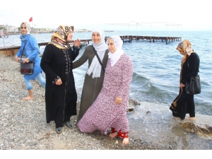 Batmanlı Anneler Hayatlarında İlk Defa Uçağa Binip Denize Girdi