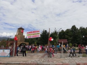 Öğrenciler Sucuk Ekmekli Bahar Şenliğinde Buluştu
