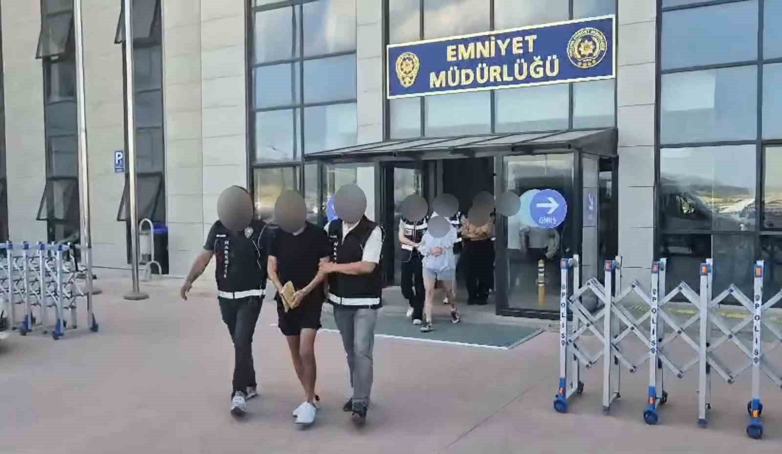 yalova-da-13-bin-904-uyusturucu-hap-ele-gecirildi-2-tutuklama