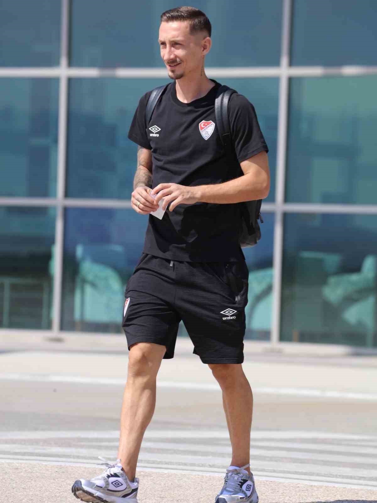 elazigspor-21-futbolcuyla-gitti