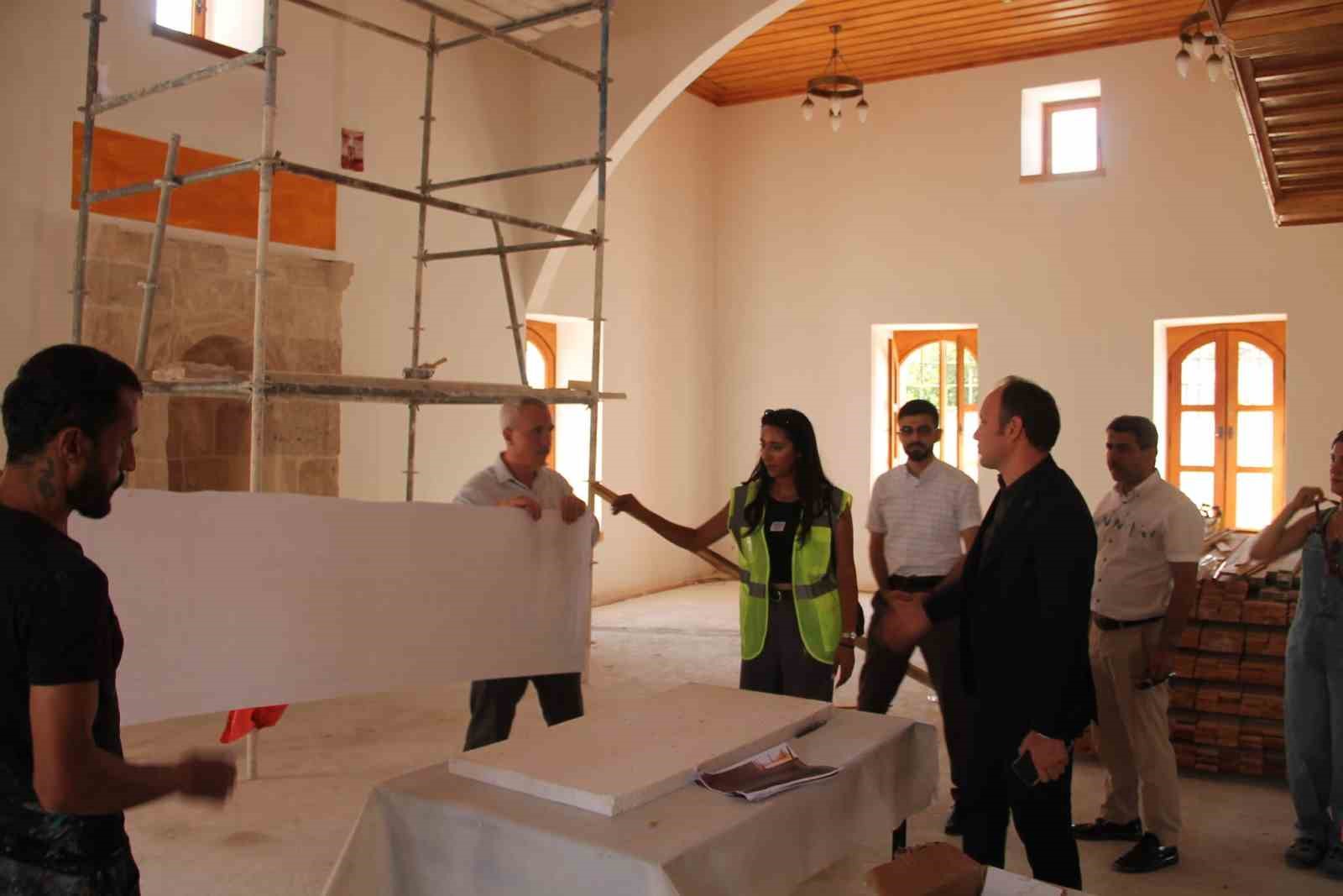 erzin-de-mustafali-camisi-nin-restorasyon-calismalari-suruyor