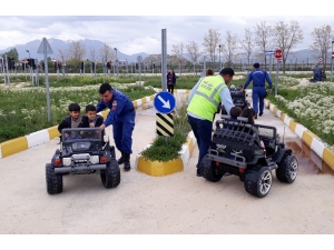 Van’da Miniklere Trafik Eğitimi