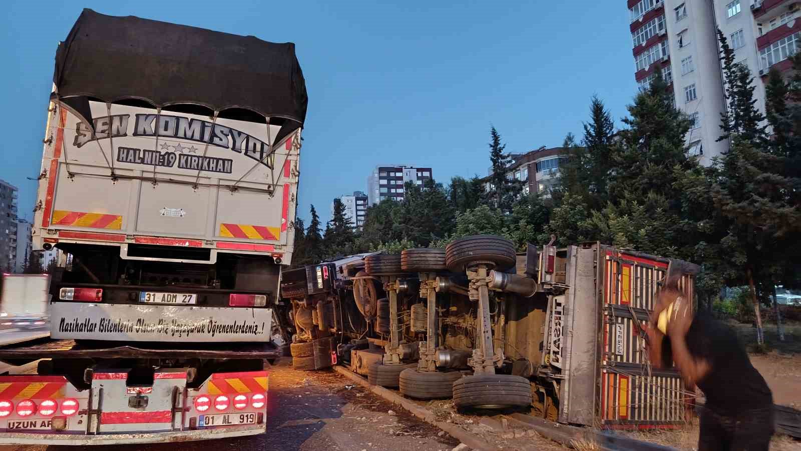 adana-da-zincirleme-trafik-kazasi-3-yarali