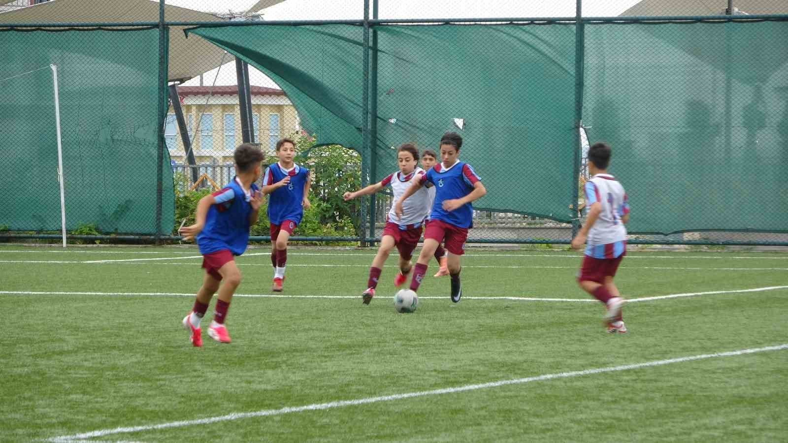 trabzonspor-futbol-okullari-yaz-kampi-basladi