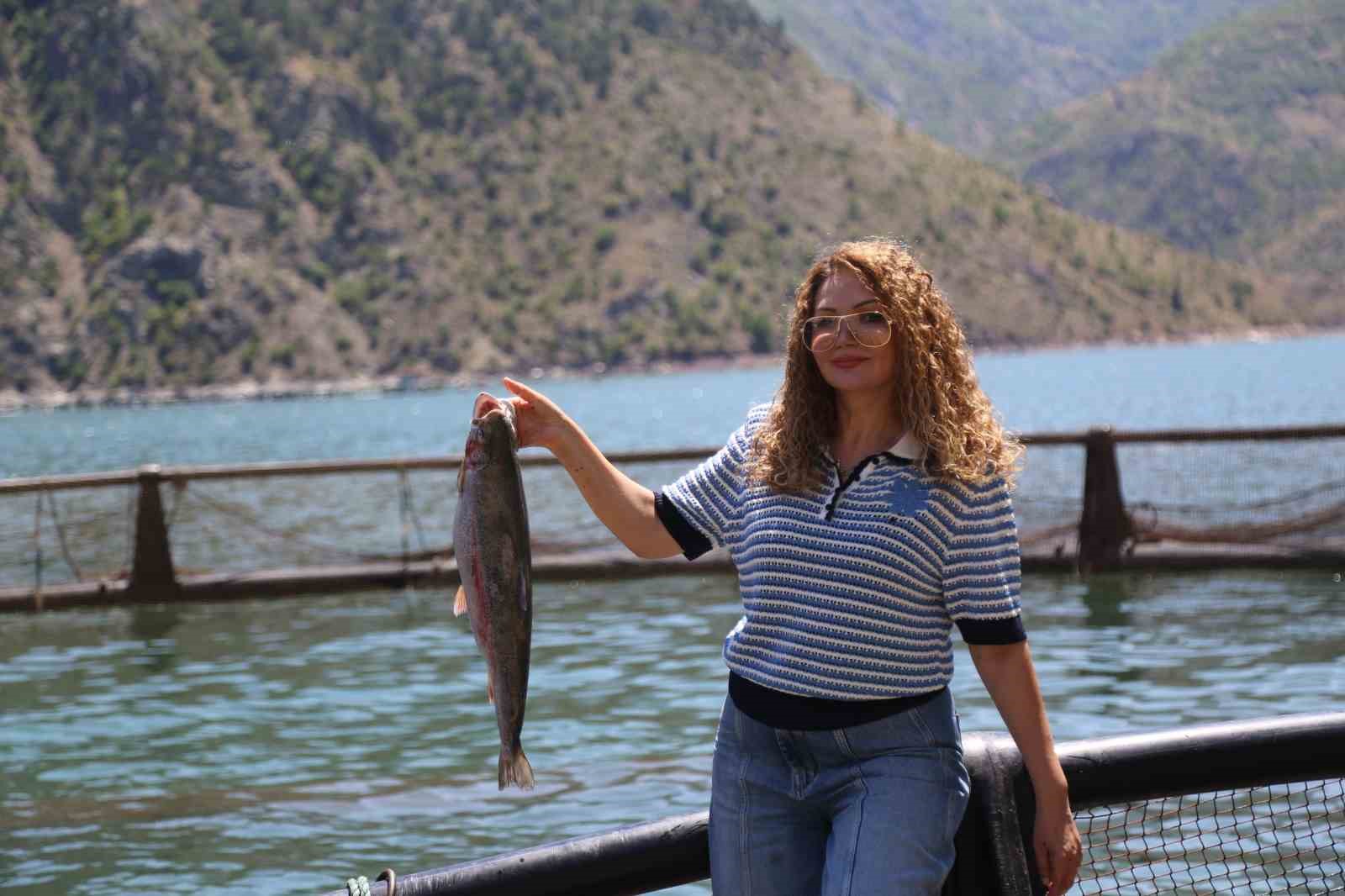 coruh-havzasi-nda-uretilen-turk-somonlari-dunya-sofralarinda