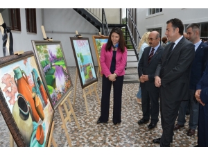 Öğretmenler Kendi Eserlerini Sergiledi